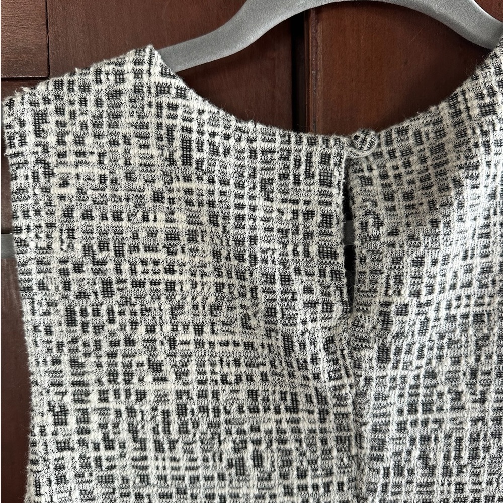 Amadi Texture Sleeveless Peplum Top - Picture 6 of 10